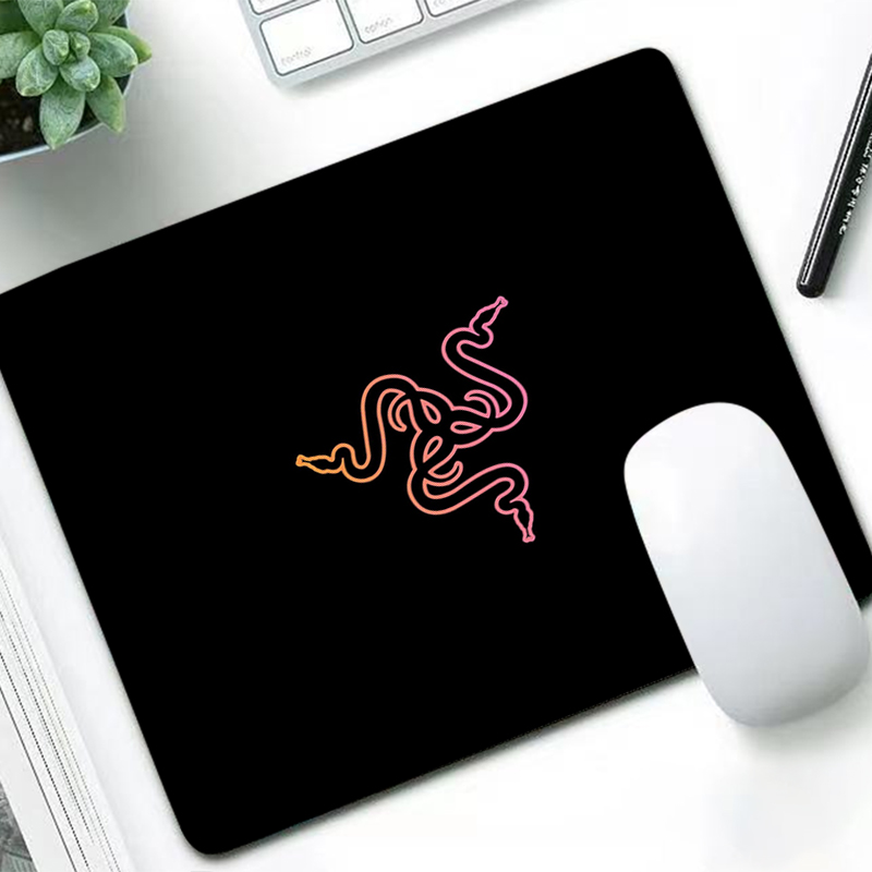 Laptop Accessories For Gaming - Razer Luxus Mauspad Anime Gamer Schreibtisch